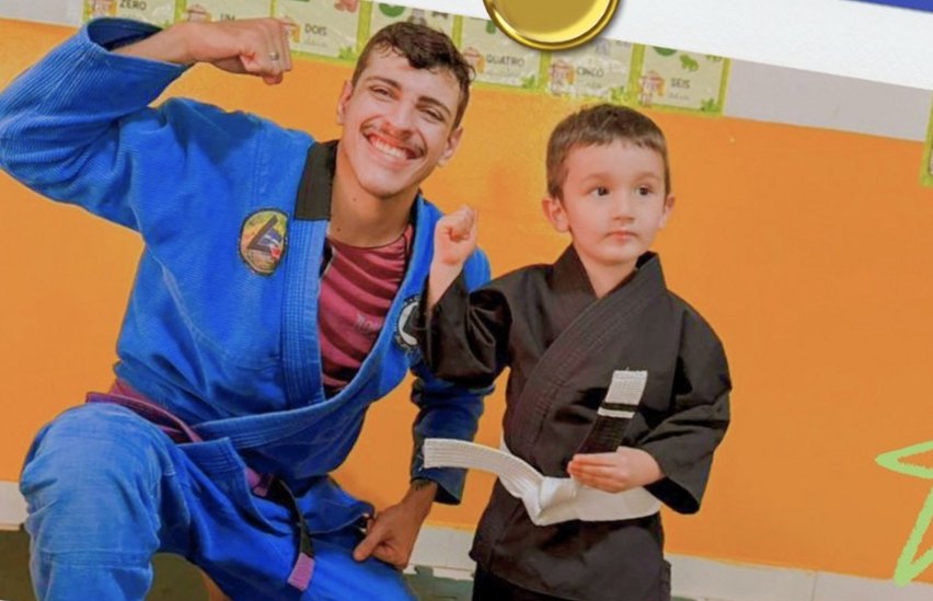 Aula de artes marciais com criança no Recriar